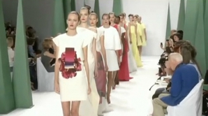 Spirit retro şi romantic la New York. Designeri renumiţi şi-au prezentat colecţii pline de stil şi eleganţă