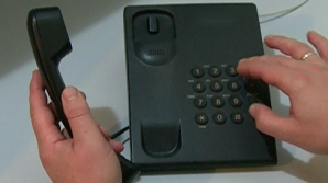 ÎL RECUNOAŞTEŢI? Sunaţi la poliţie (VIDEO)