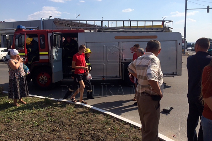 ACCIDENT GRAV la Stăuceni: Un microbuz s-a răsturnat, iar mai mulţi pasageri au fost răniţi (FOTO/VIDEO)