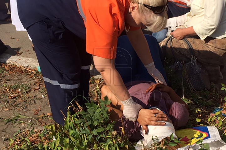 ACCIDENT GRAV la Stăuceni: Un microbuz s-a răsturnat, iar mai mulţi pasageri au fost răniţi (FOTO/VIDEO)