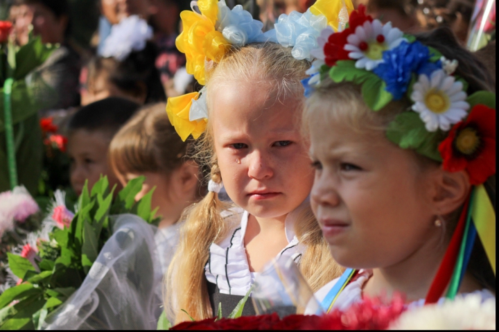 Sărbătoare în spirit patriotic la Kiev! Cum s-au prezentat elevii ucraineni în prima zi de şcoală (FOTO)