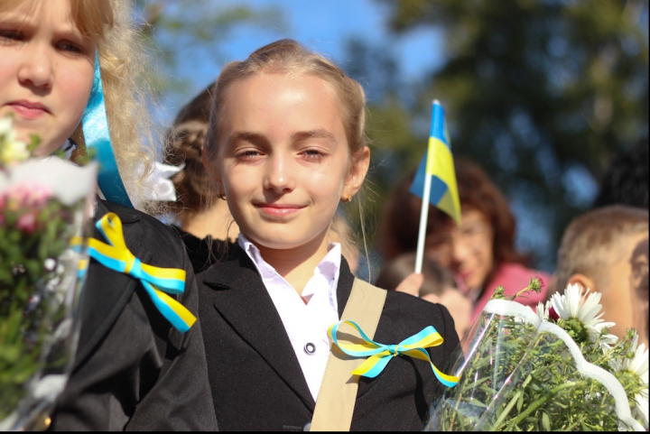 Sărbătoare în spirit patriotic la Kiev! Cum s-au prezentat elevii ucraineni în prima zi de şcoală (FOTO)