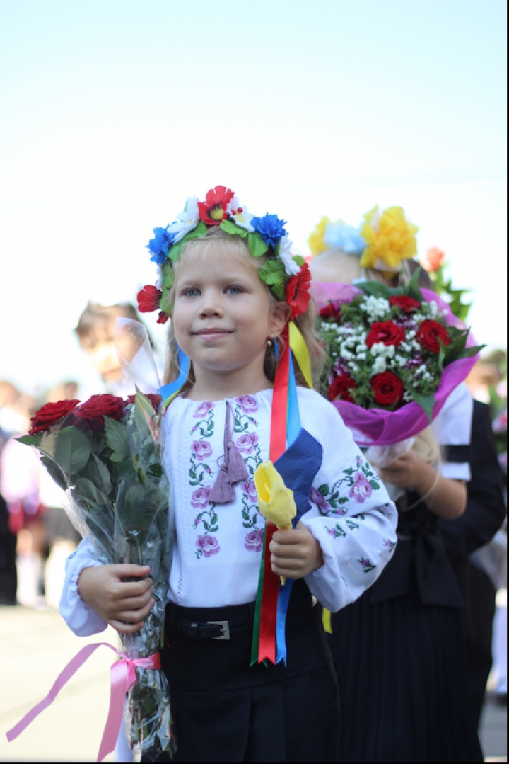 Sărbătoare în spirit patriotic la Kiev! Cum s-au prezentat elevii ucraineni în prima zi de şcoală (FOTO)