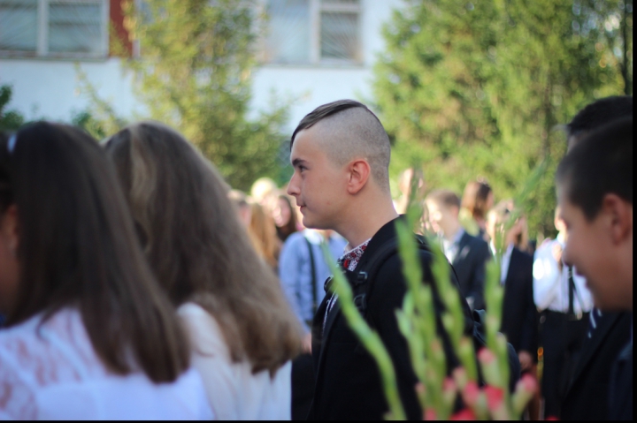 Sărbătoare în spirit patriotic la Kiev! Cum s-au prezentat elevii ucraineni în prima zi de şcoală (FOTO)