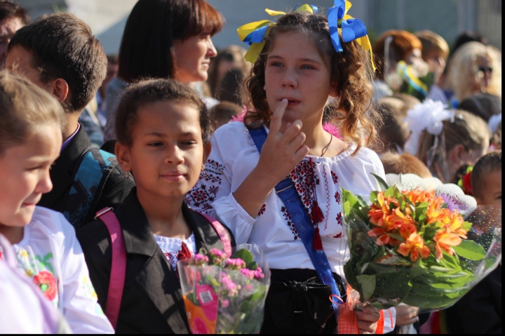 Sărbătoare în spirit patriotic la Kiev! Cum s-au prezentat elevii ucraineni în prima zi de şcoală (FOTO)
