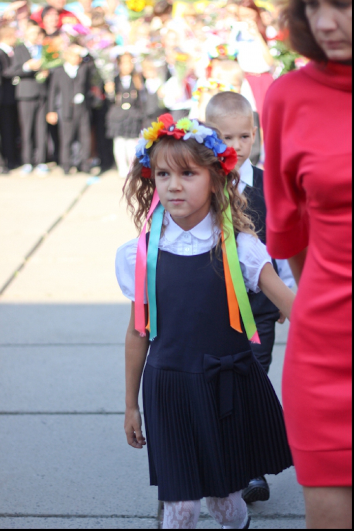 Sărbătoare în spirit patriotic la Kiev! Cum s-au prezentat elevii ucraineni în prima zi de şcoală (FOTO)