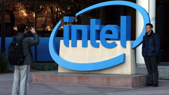 Intel şi Fossil Group anunţă un parteneriat pentru producerea de dispozitive purtabile ''la modă''