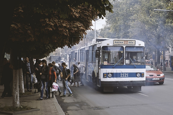 Troleibuz nou pe străzile capitalei. După ce a fost testat de Dorin Chirtoacă, mijlocul de transport s-a defectat (FOTO/VIDEO)