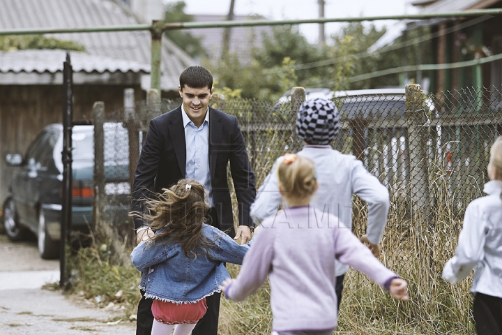 Constantin Ţuţu, la Băcioi. Cum i-a impresionat cel mai bun sportiv moldovean pe oamenii din localitatea de baştină (FOTO)