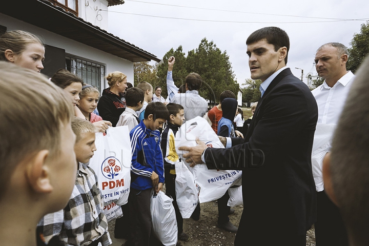 Constantin Ţuţu, la Băcioi. Cum i-a impresionat cel mai bun sportiv moldovean pe oamenii din localitatea de baştină (FOTO)