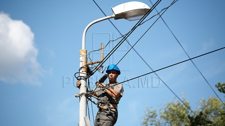 Câte localităţi din ţară rămân fără energie electrică din cauza ploii torenţiale