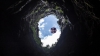 INCREDIBIL! Un bărbat de 70 de ani a aterizat cu un balon cu aer cald într-o peşteră (VIDEO)