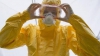 Costumul de protecţie contra Ebola este perfect pentru Haloween. O companie din SUA deja îl coase 
