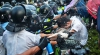 O nouă noapte cu violenţe la Hong Kong. Poliţia a folosit gaze lacrimogene şi bastoane