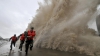 Taifunul Phanphone a lovit coasta Japoniei: Un om a murit, iar alte zeci de mii de persoane au fost evacutate