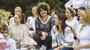 Monica Babuc, invitată la Fabrika. Ministrul îşi doreşte să-i apropie pe moldoveni de obiceiurile culturale