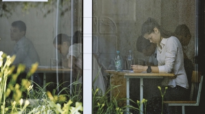 De ce merg tinerii să înveţe peste hotare şi ce spun reprezentanţii Academiei de Ştiinţe