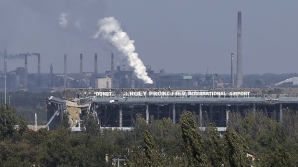 (VIDEO) Separatiştii atacă poziţiile armatei ucrainene pe aeroportul din Doneţk. ATENŢIE, imagini ce vă pot afecta emoţional