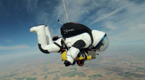 Un nou record pentru săritura de la altitudine. Vicepreşedintele Google a reuşit să depășească viteza sunetului
