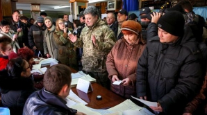 Ucrainenii votează pentru un viitor democratic al ţării. ''Trebuie să fim stăpâni la noi în țară'' (VIDEO)