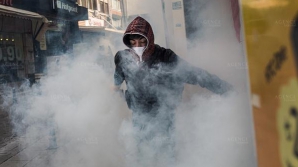 Mai mulţi oameni au murit în urma unor proteste sângeroase în Turcia. Poliţia a utilizat gaze lacrimogene şi gloanţe de cauciuc