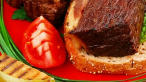 Avem cumpărători la produsele interzise de Rusia! Businessmeni din Egipt au venit să guste merele şi carnea