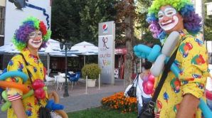 Sărbătoare în Mexico City. Peste 500 de clovni au participat la o manifestaţie pentru pace