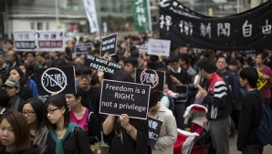 Protestatarii din Hong Kong ameninţă că vor ocupa clădiri guvernamentale. Reacţia oficialilor de la Beijing