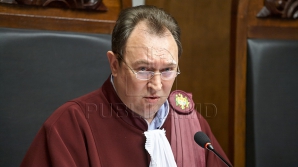 Alexandru Tănase cere întărirea pazei Curţii Constituţionale. ''Noi nu lucrăm sub presiunea străzii''