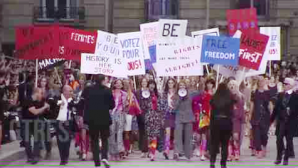 Prezentări inedite la Săptămâna Modei de la Paris. Modelele au purtat măşti şi sandale asemănătoare celor de gladiator