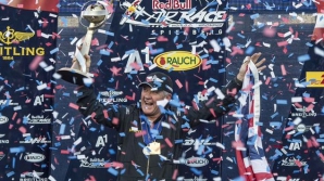 Final incendiar! Nigel Lamb a cucerit primul său titlu mondial la Air Race