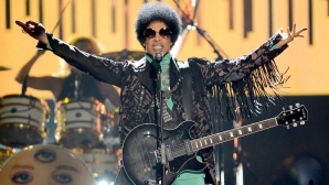 Sărbătoare dublă pentru Prince. Excentricul cântăreţ a lansat două albume