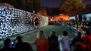 Praga, inundată de lumină şi culoare! Sute de mii de turişti participă la o sărbătoare a artei stradale