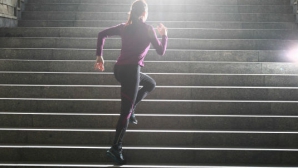 Maraton "vertical". Zeci de profesionişti, dar şi amatori s-au întrecut pe scările celei mai înalte clădiri din Shanghai