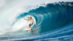 Bătălie pe muchie de cuţit între Medina şi Slater la Campionatul Mondial de surfing 