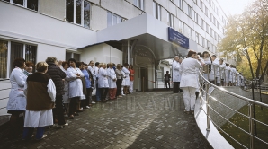 Investeşte în copii! Donează bani pentru reconstrucţia Institutului Mamei şi Copilului