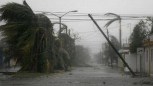 Insulele Bermude, pe întuneric din cauza unui uragan. Autorităţile recomandă oamenilor să rămână în case