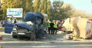 Martorii accidentului de la Buiucani au rămas şocaţi de consecinţele impactului. ''A fost o lovitură straşnică''