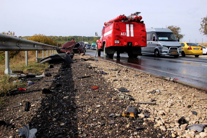 Accidente grave lângă Peresecina. Două maşini au luat foc, iar un şofer a murit (GALERIE FOTO/VIDEO)