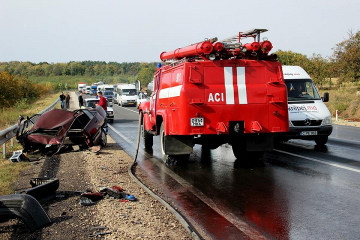 Accidente grave lângă Peresecina. Două maşini au luat foc, iar un şofer a murit (GALERIE FOTO/VIDEO)