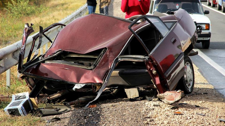 Accidente grave lângă Peresecina. Două maşini au luat foc, iar un şofer a murit (GALERIE FOTO/VIDEO)