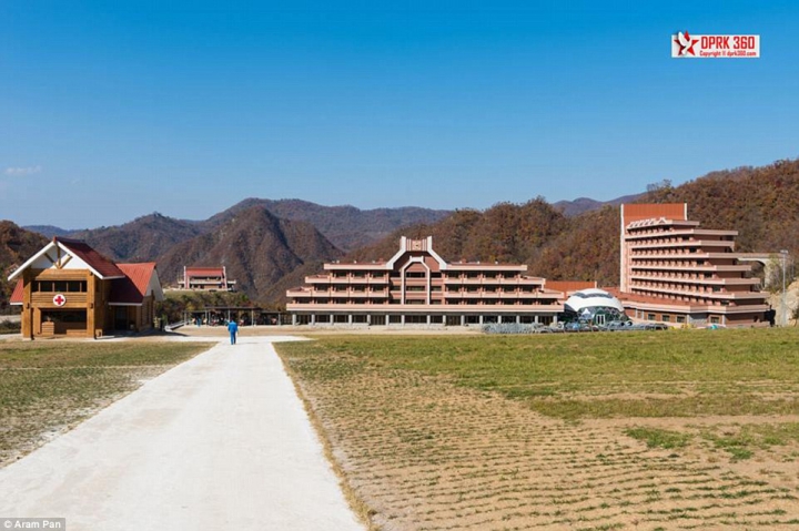 Un fotograf a primit acces exclusiv în primul complex de schi din Coreea de Nord (GALERIE FOTO)