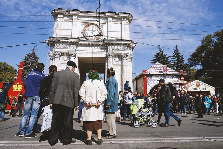 Sărbătoarea Naţională a Vinului - ziua a doua. Ce se întâmplă la Chişinău (FOTO/VIDEO) 