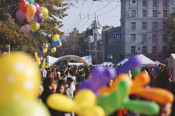 Sărbătoarea Naţională a Vinului - ziua a doua. Ce se întâmplă la Chişinău (FOTO/VIDEO) 