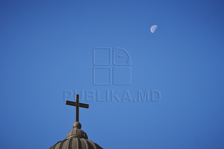 Atmosferă incendiară în centrul capitalei. Locuitorii şi oaspeţii din străinătate sunt impresionaţi de eveniment (FOTO/VIDEO)