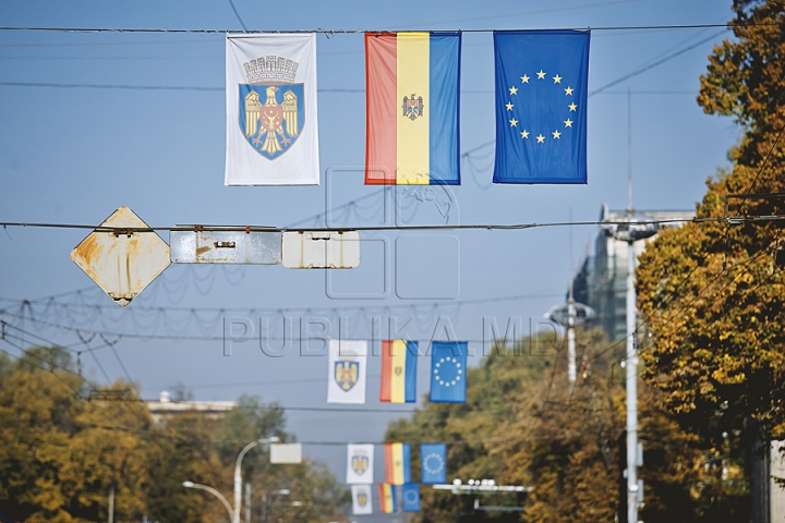 Atmosferă incendiară în centrul capitalei. Locuitorii şi oaspeţii din străinătate sunt impresionaţi de eveniment (FOTO/VIDEO)