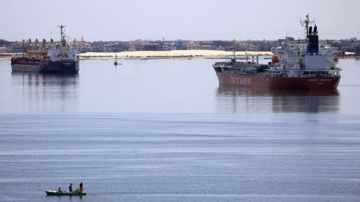 Momentul în care două nave de mare tonaj se ciocnesc la ieşirea din canalul Suez (FOTO/VIDEO)