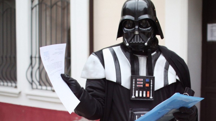 (VIDEO) Darth Vader îşi arată moţul. Ce clip electoral şi-a tras ucrainenaul care candidează din partea Partidului de Internet