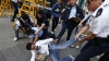 Confruntări violente la Hong Kong. Peste 100 de persoane au fost arestate