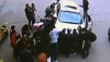 Gest emoţionant. O femeie a fost salvată de sub roţile unei maşini (VIDEO)
